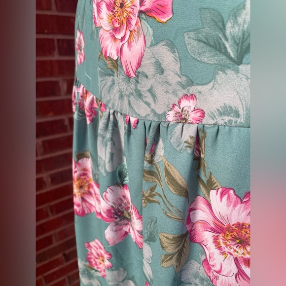 Torrid plus size floral top and necklace set! - Picture 2 of 4